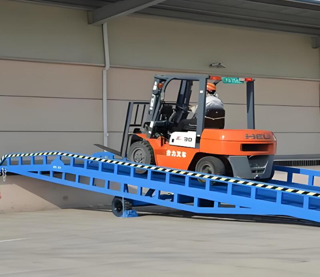 扶余移动式卸货平台（叉车用）